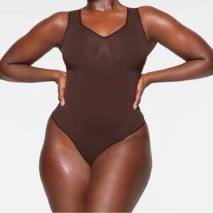 Skims Seamless Sculpt Scoop Neck Thong Bodysuit in Espresso